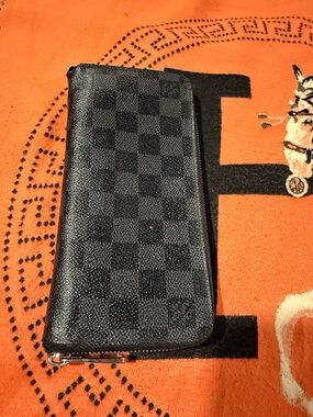 Checkerboard Louis Vuitton Zip Wallet - Black